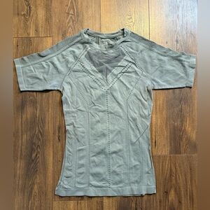 Athleta Vented Mesh Oxygen Short-sleeve Top In Greeshadow Olive.